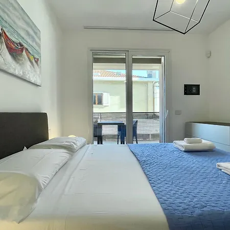 Bilocale Con Terrazzo E Garage - Casa Ondina